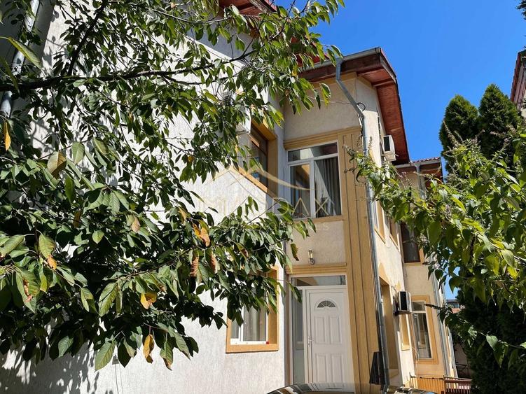 Casă individuală cu 6 camere cu Canalizare în Jiului