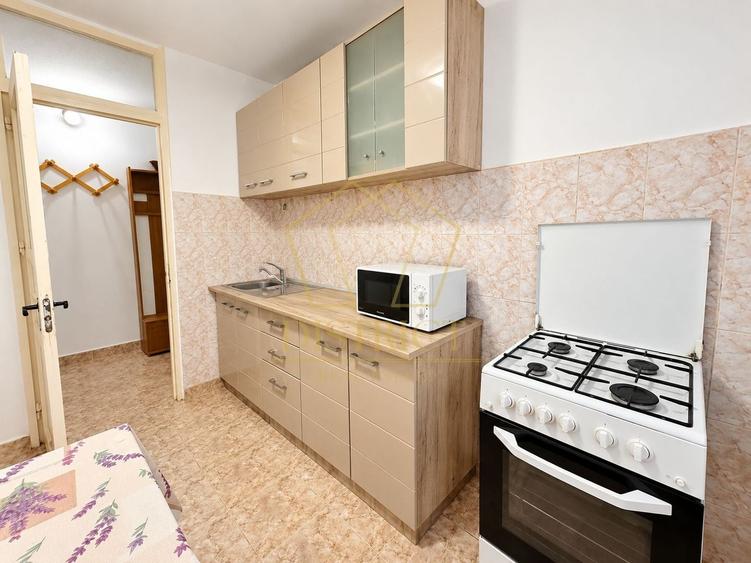 Apartament cu 2 camere semidecomandat, mobilat în Complex Studențesc