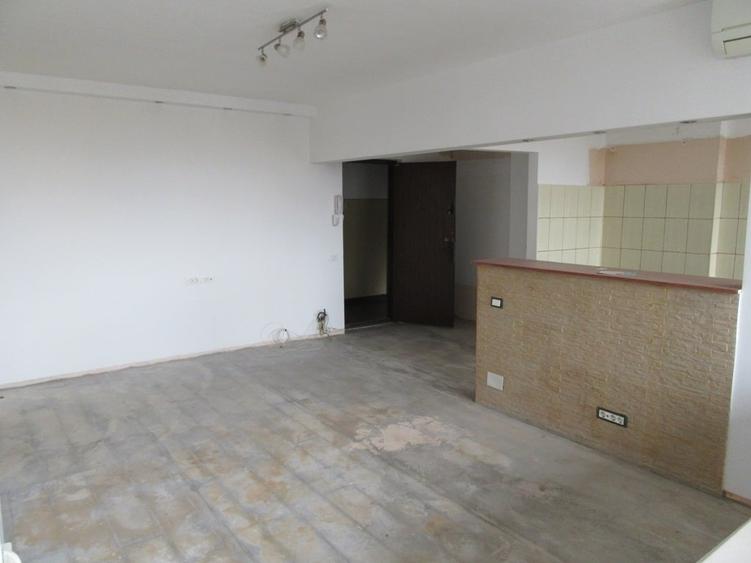 Apartament cu 2 camere semidecomandat în Baba Novac