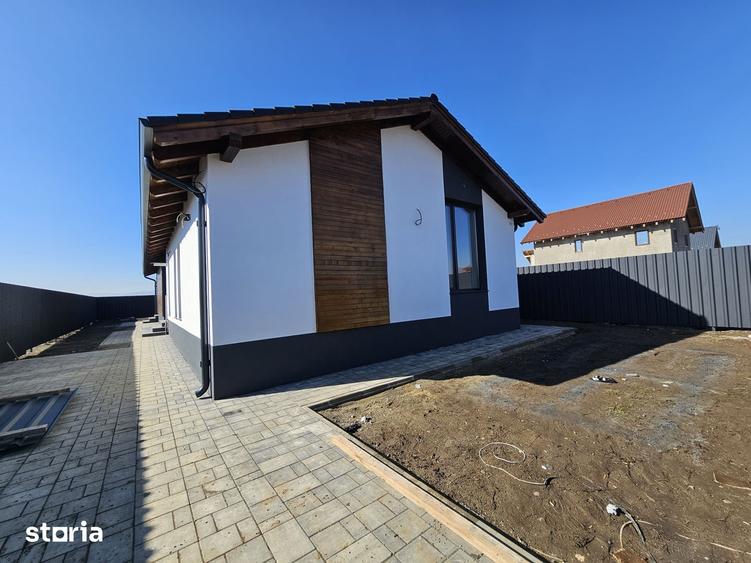 Casă cu 4 camere cu Teren 500 Mp în Cristian