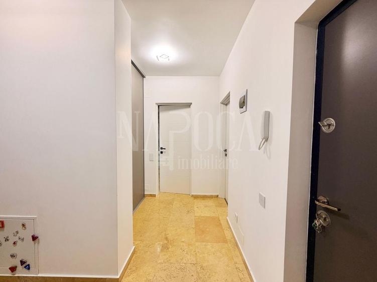 Apartament cu 3 camere semidecomandat în Florești