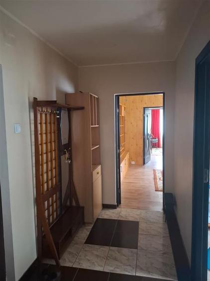 Apartament cu 3 camere semidecomandat în Podul de Piatră
