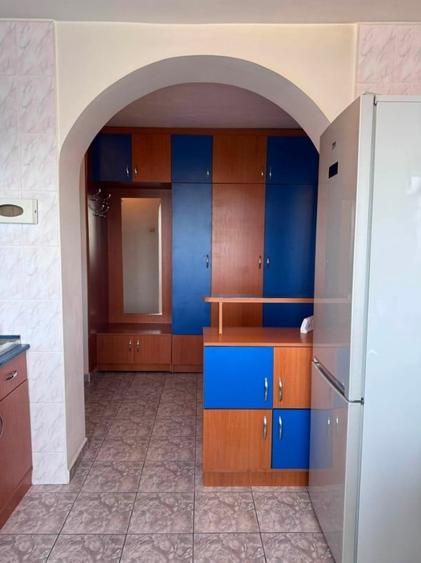 Apartament cu 3 camere semidecomandat în Alexandru cel Bun