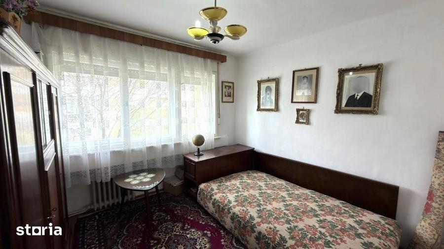 Apartament cu 3 camere semidecomandat în Central