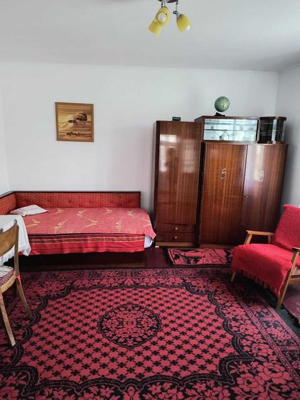Casă cu 3 camere cu Teren 2700 Mp în Central