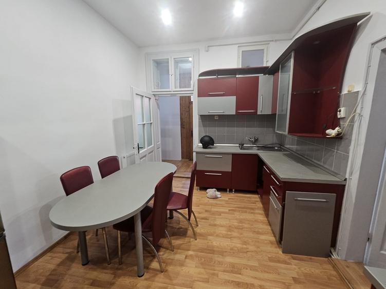Apartament cu 4 camere semidecomandat, mobilat în Gruia