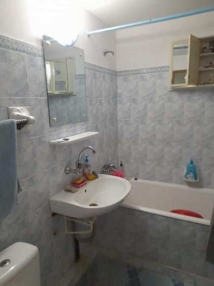 Apartament cu 3 camere semidecomandat în 23 August