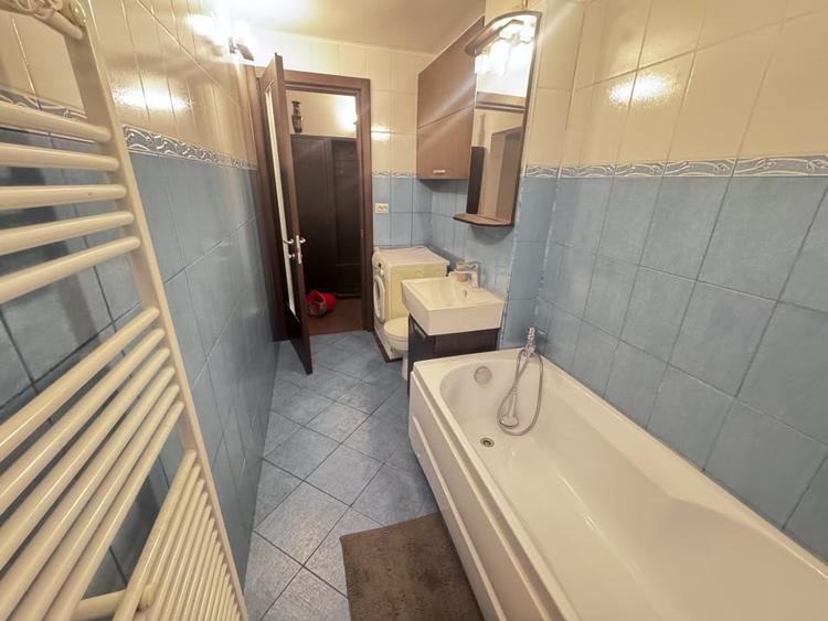 Apartament cu 3 camere decomandat, mobilat în Cornișa