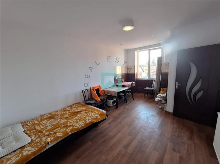 Casă cu 2 camere cu Teren 300 Mp în Craiter