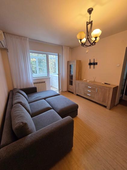 Apartament cu 3 camere semidecomandat în Nord