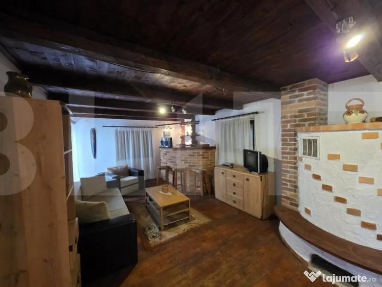 Casă cu 7 camere cu Teren 1384 Mp în Cernat