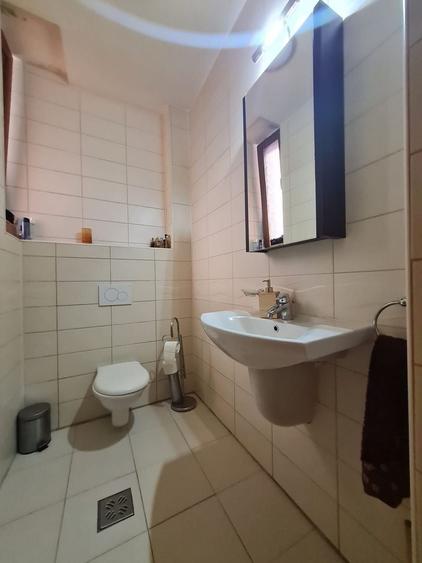 Casă individuală cu 6 camere cu Canalizare în Bălcescu