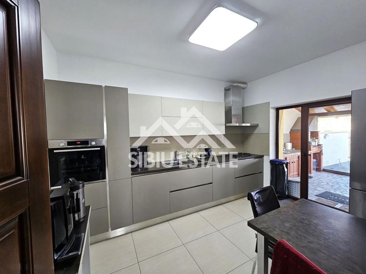 Duplex cu 7 camere cu Canalizare în Arhitecților - Calea Cisnădiei