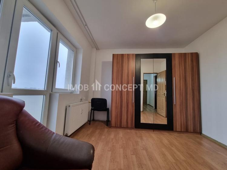 Apartament cu 3 camere semidecomandat, mobilat în Nord