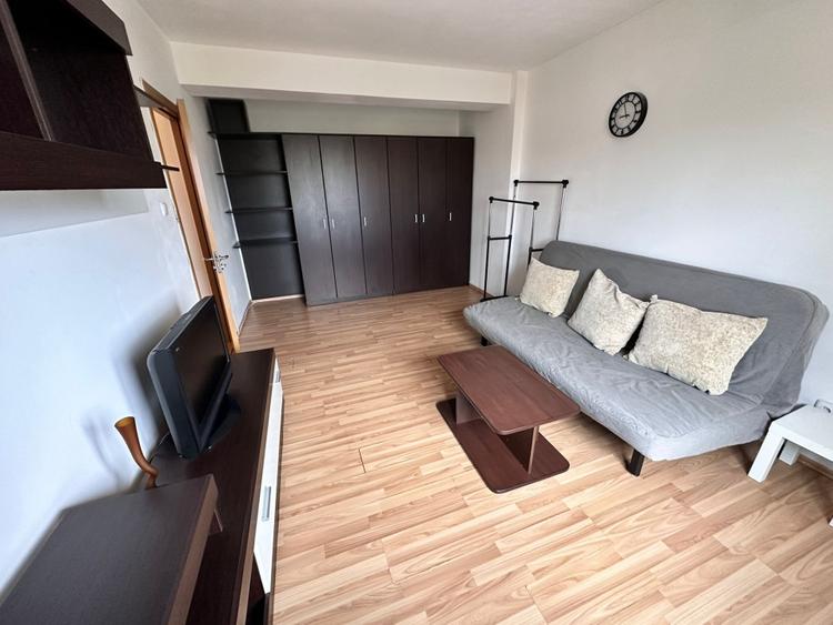 Apartament cu 2 camere decomandat în Titan