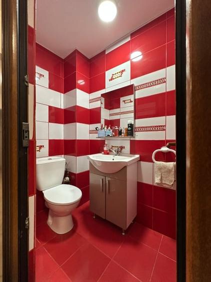 Apartament cu 3 camere decomandat, mobilat în Radu Negru