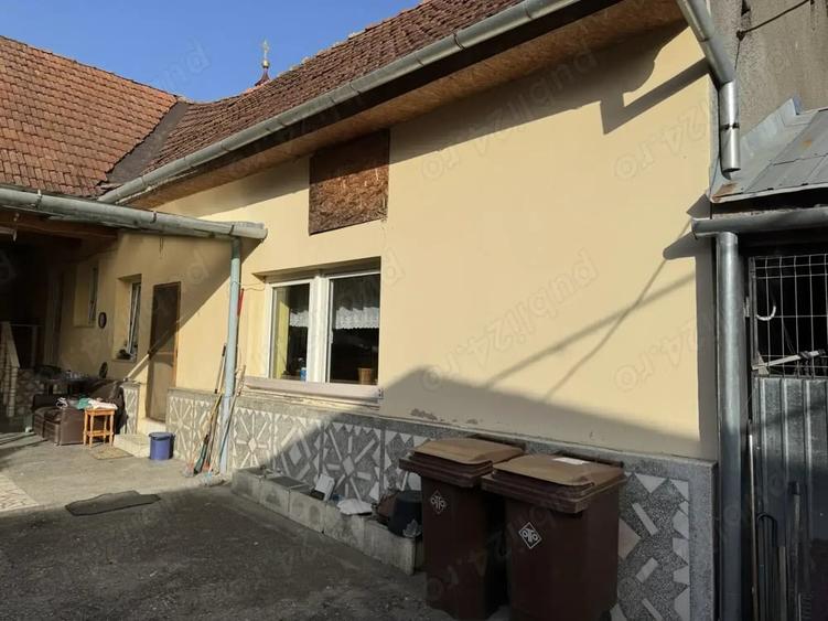 Casă cu 5 camere în Moniom