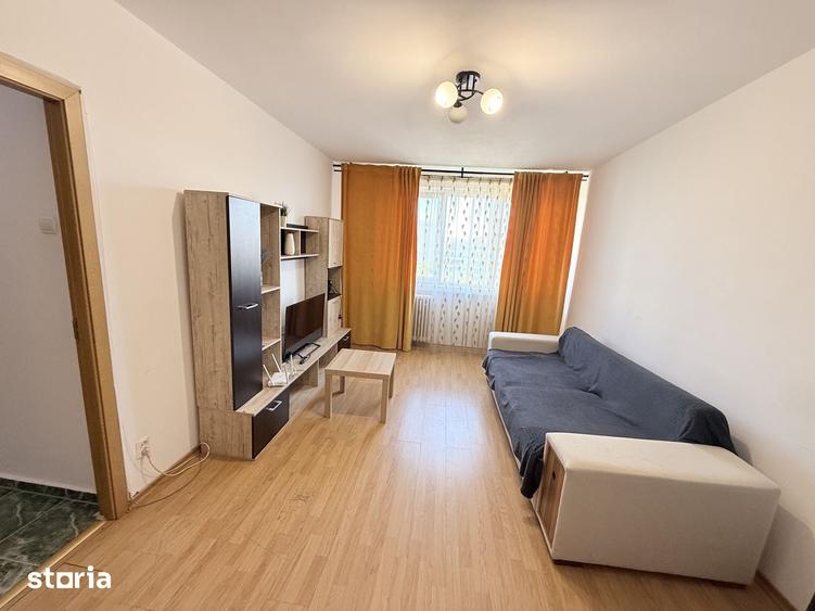 Apartament cu 3 camere semidecomandat în Vatra Luminoasă