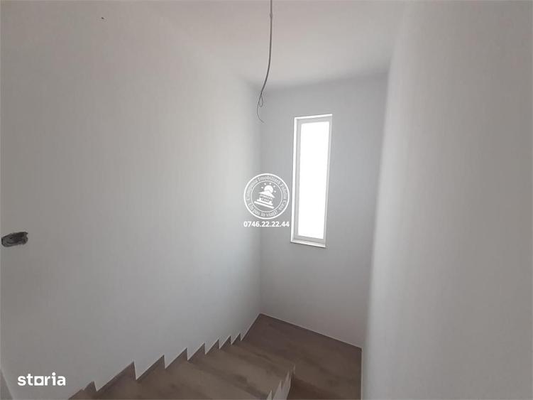 Casă cu 4 camere în Uricani