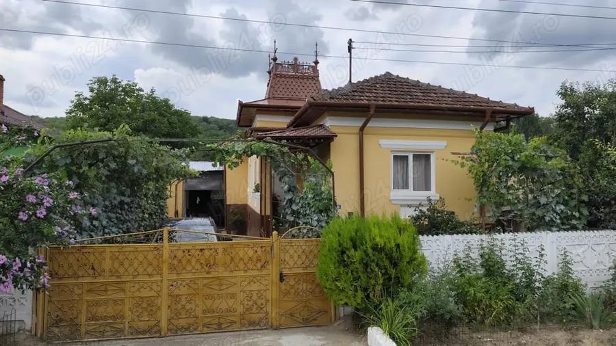 Casă cu 5 camere cu Teren 1000 Mp în Scundu