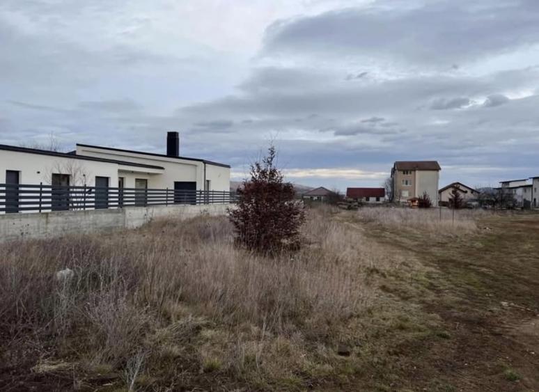 Teren Construcții intravilan de 1375 mp, în Micești