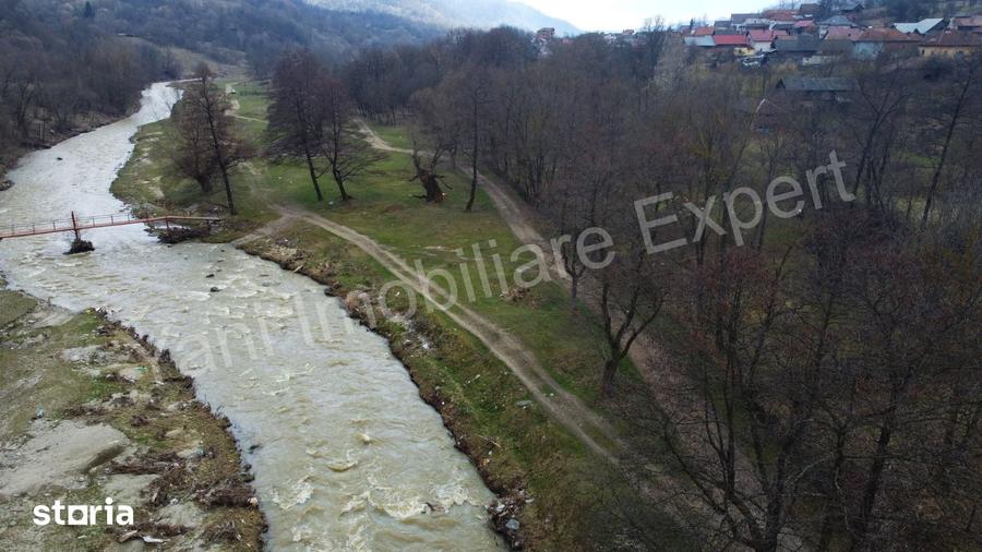 Teren de 3000 mp, în Corbeni