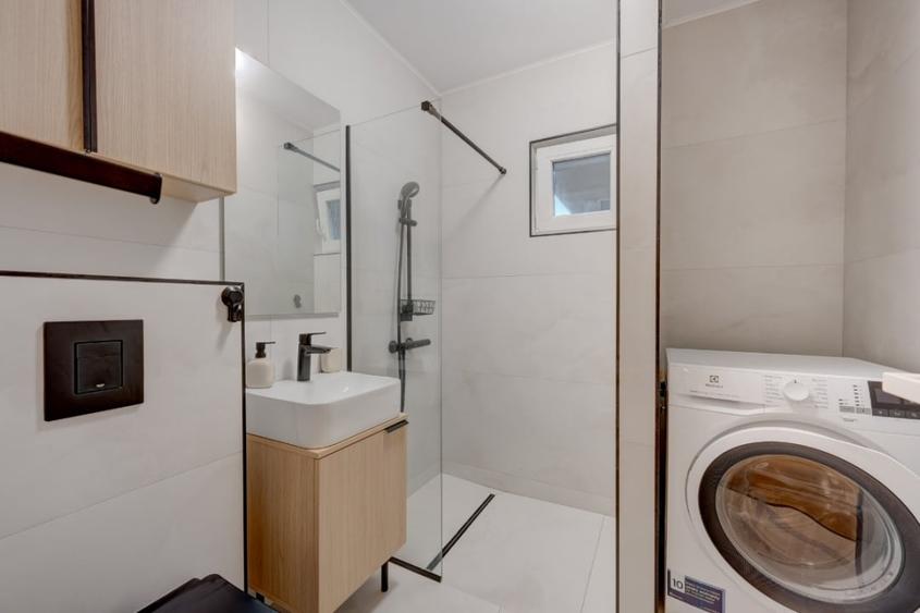Apartament cu 4 camere decomandat, mobilat în Aviației