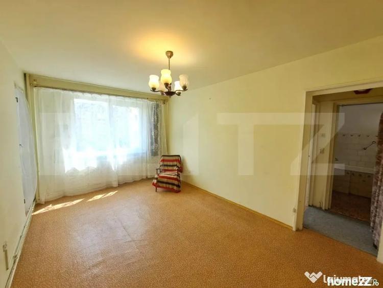 Apartament cu 3 camere semidecomandat în Griviței