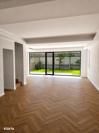 Casă cu 5 camere cu Teren 236 Mp în Exterior Vest