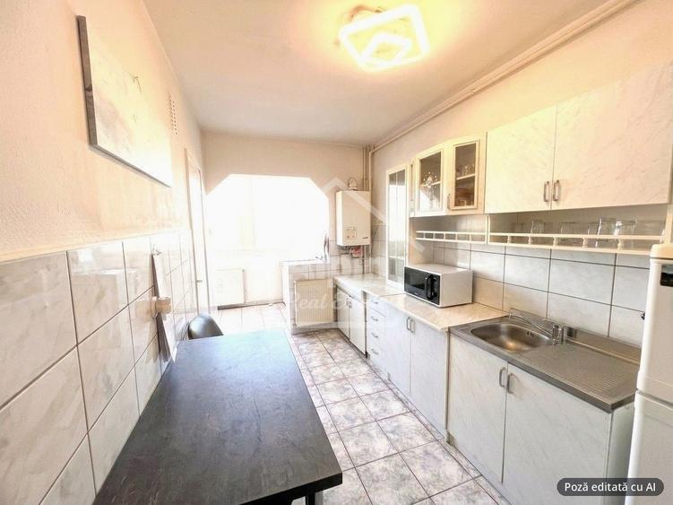 Apartament cu 3 camere decomandat în Astra