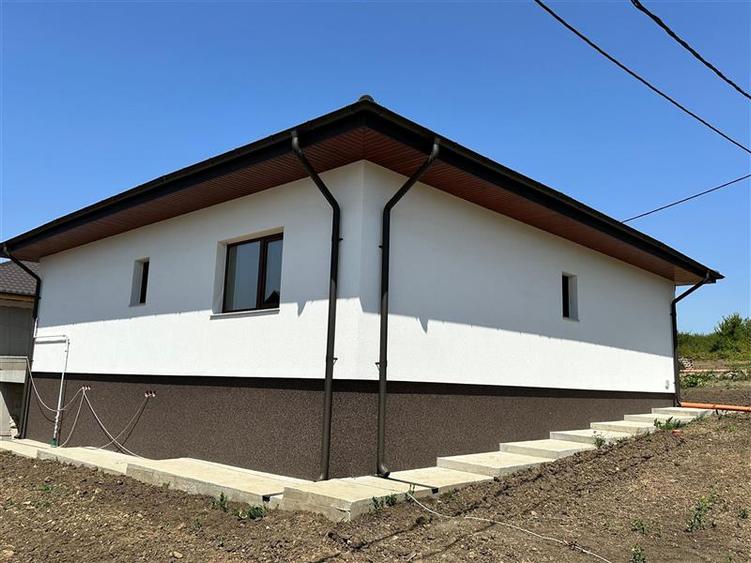Casă individuală cu 4 camere cu Canalizare în Tomești