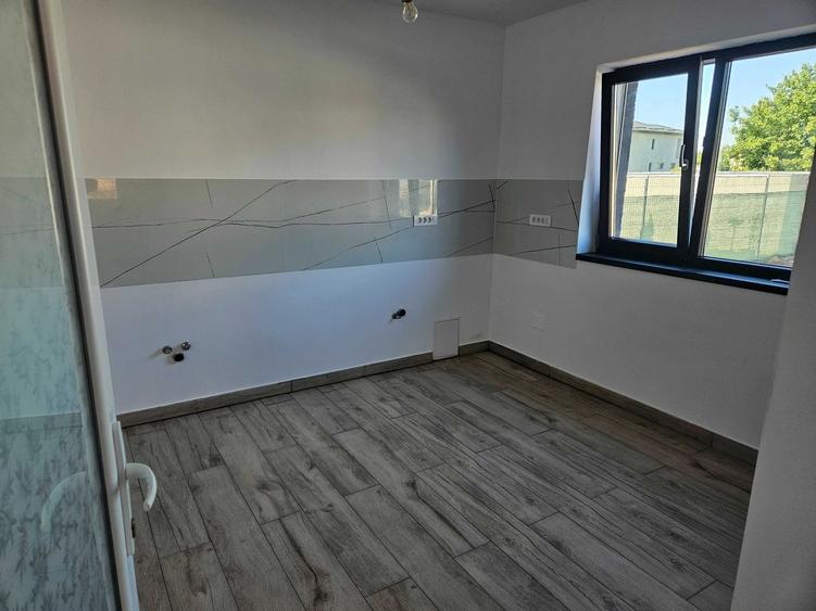 Casă individuală cu 4 camere cu Canalizare în Clinceni