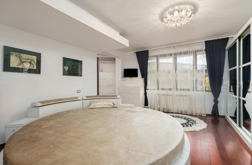 Casă individuală cu 5 camere cu Teren 670 Mp în Central
