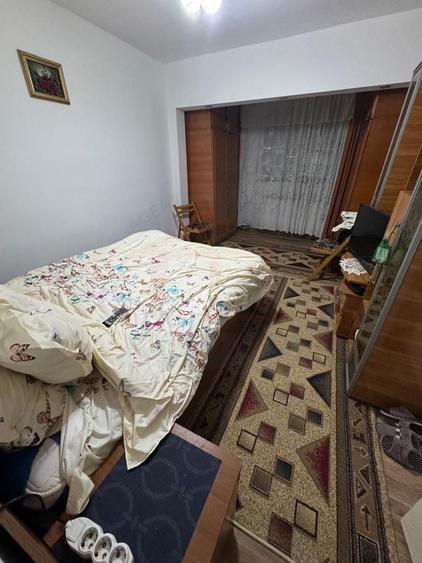 Apartament cu 3 camere semidecomandat, mobilat în Micro 38