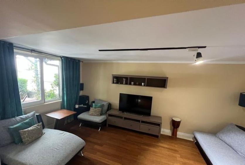 Apartament cu 4 camere semidecomandat, mobilat în Calea Călărașilor