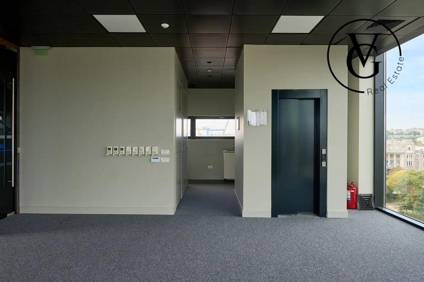 Spațiu comercial, de 963.90002441406 mp, în Peninsula