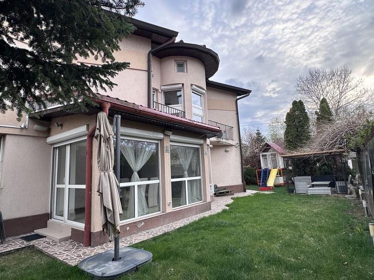 Casă cu 4 camere cu Teren 280 Mp în Central