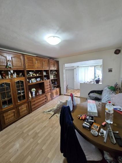 Apartament cu 2 camere semidecomandat, mobilat în Milcov