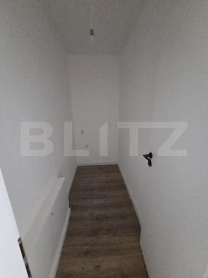 Apartament cu 3 camere semidecomandat în Florești