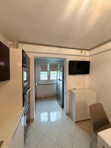 Apartament cu 4 camere decomandat în Crângași