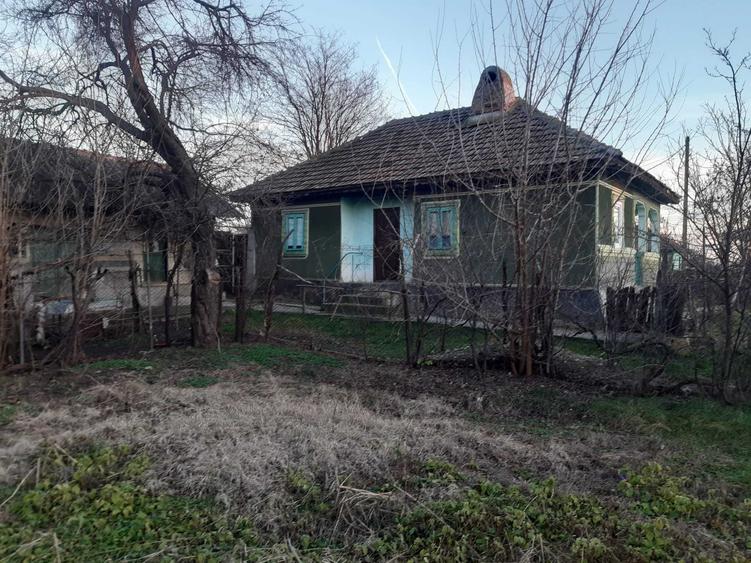 Casă cu 3 camere cu Teren 1500 Mp în Boldești