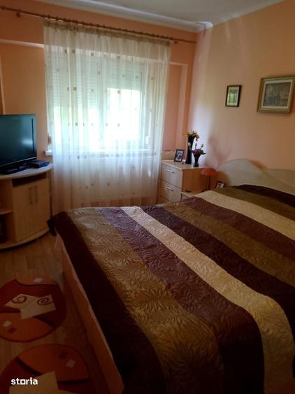 Apartament cu 3 camere decomandat în Obor