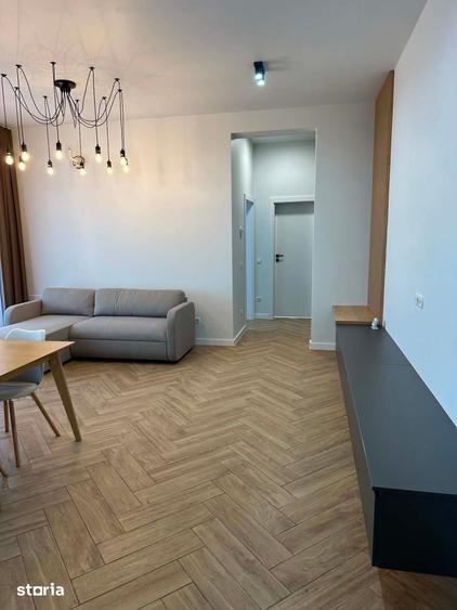 Apartament cu 2 camere semidecomandat în Botizului