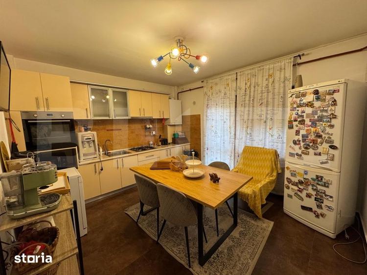 Apartament cu 3 camere semidecomandat, mobilat în 1 Mai