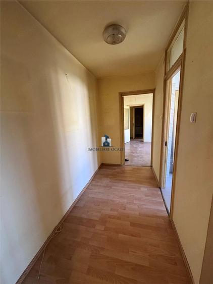 Apartament cu 3 camere semidecomandat în Giurgiului