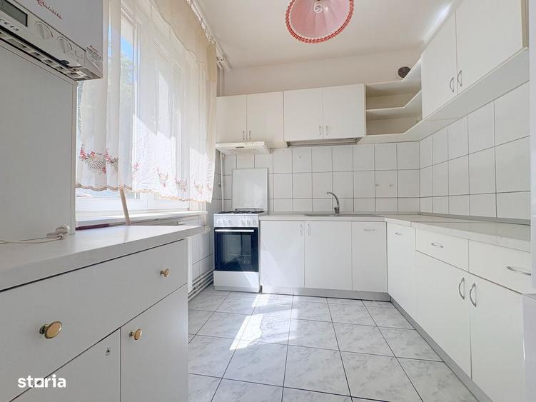 Apartament cu 3 camere decomandat în Medicină