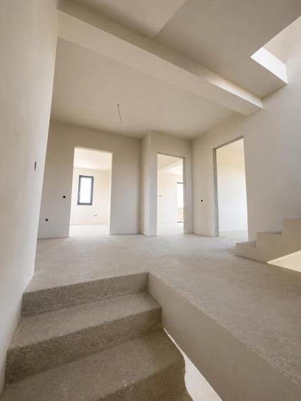 Casă individuală cu 5 camere cu Teren 450 Mp în Dezmir