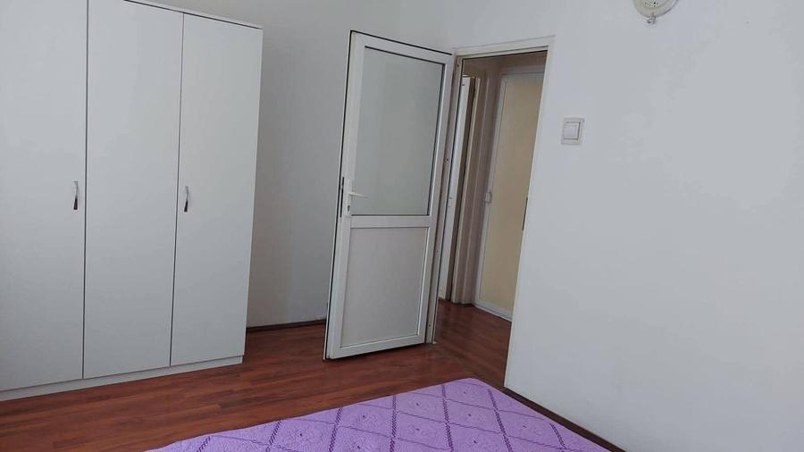 Apartament cu 2 camere semidecomandat în Craiovița Nouă