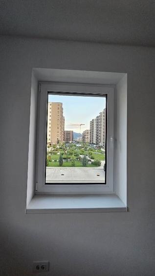 Apartament cu 3 camere decomandat, mobilat în Tractorul