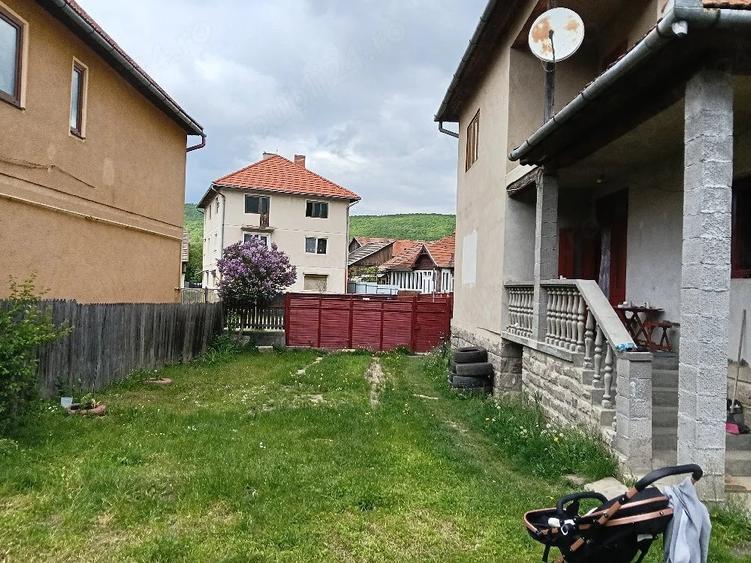 Casă cu Teren 1800 Mp în Central